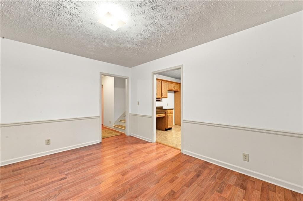 3 bedroom, 3 bathroom, 2,094 sq ft single family residence under contract at 302 Crabapple Court, Powder Springs, GA 30127 — photo 6