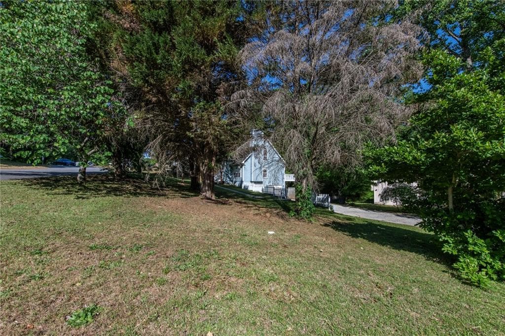 4 bedroom, 3 bathroom, 2,035 sq ft single family residence for sale at 5995 Megcole Way, Mableton, GA 30126 — photo 8