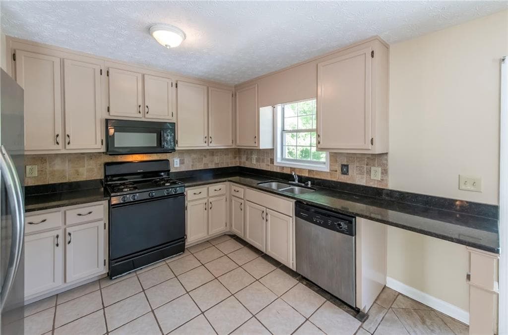 4 bedroom, 3 bathroom, 2,035 sq ft single family residence for sale at 5995 Megcole Way, Mableton, GA 30126 — photo 2