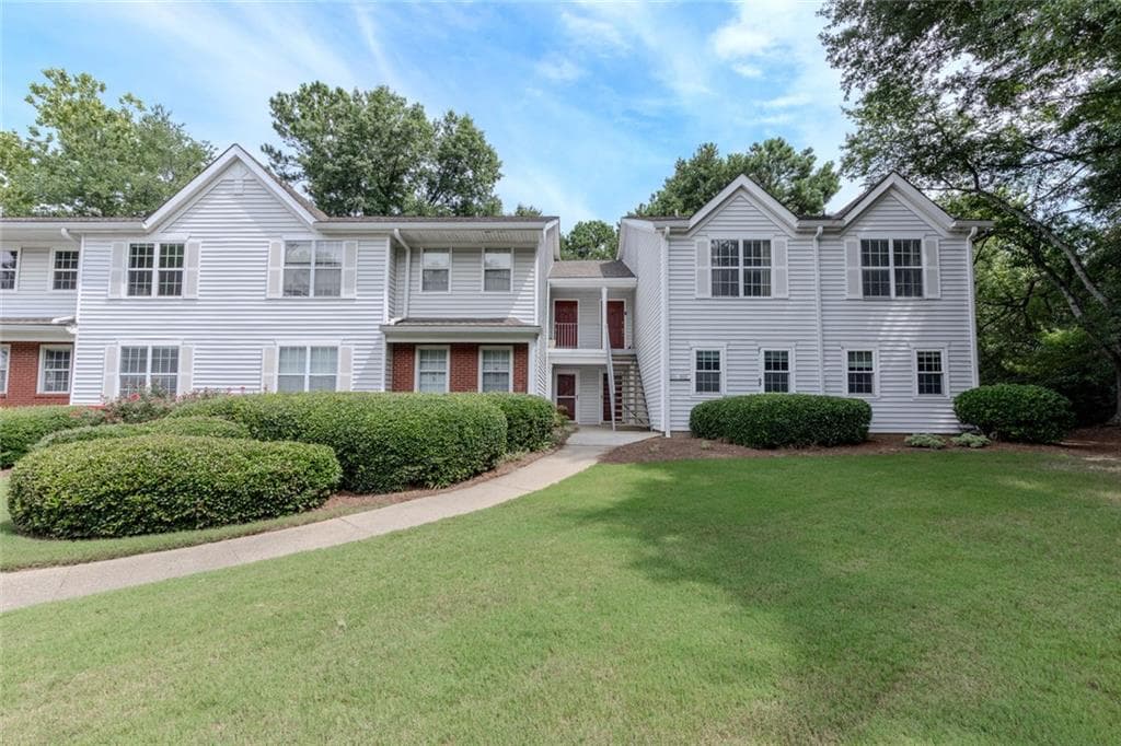 2 bedroom, 2 bathroom, 1,384 sq ft condominium for sale at 3058 Westwood Way, Alpharetta, GA 30004