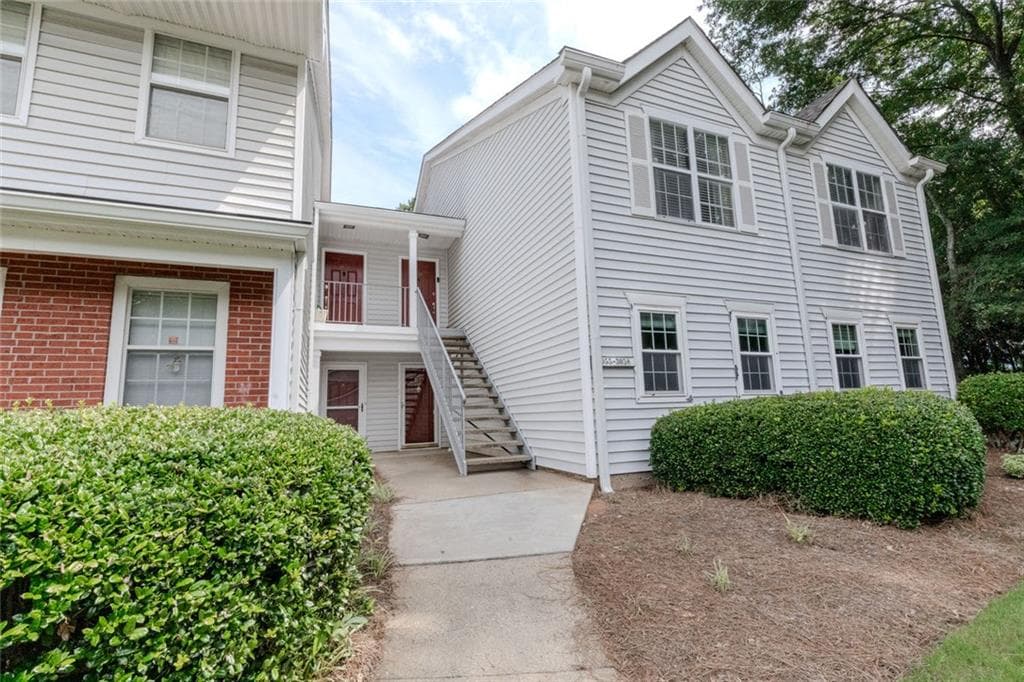 2 bedroom, 2 bathroom, 1,384 sq ft condominium for sale at 3058 Westwood Way, Alpharetta, GA 30004 — photo 2
