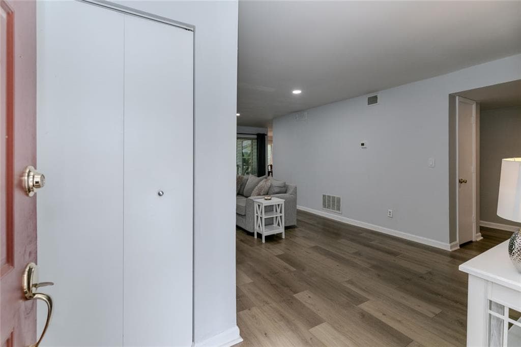 2 bedroom, 2 bathroom, 1,384 sq ft condominium for sale at 3058 Westwood Way, Alpharetta, GA 30004 — photo 4