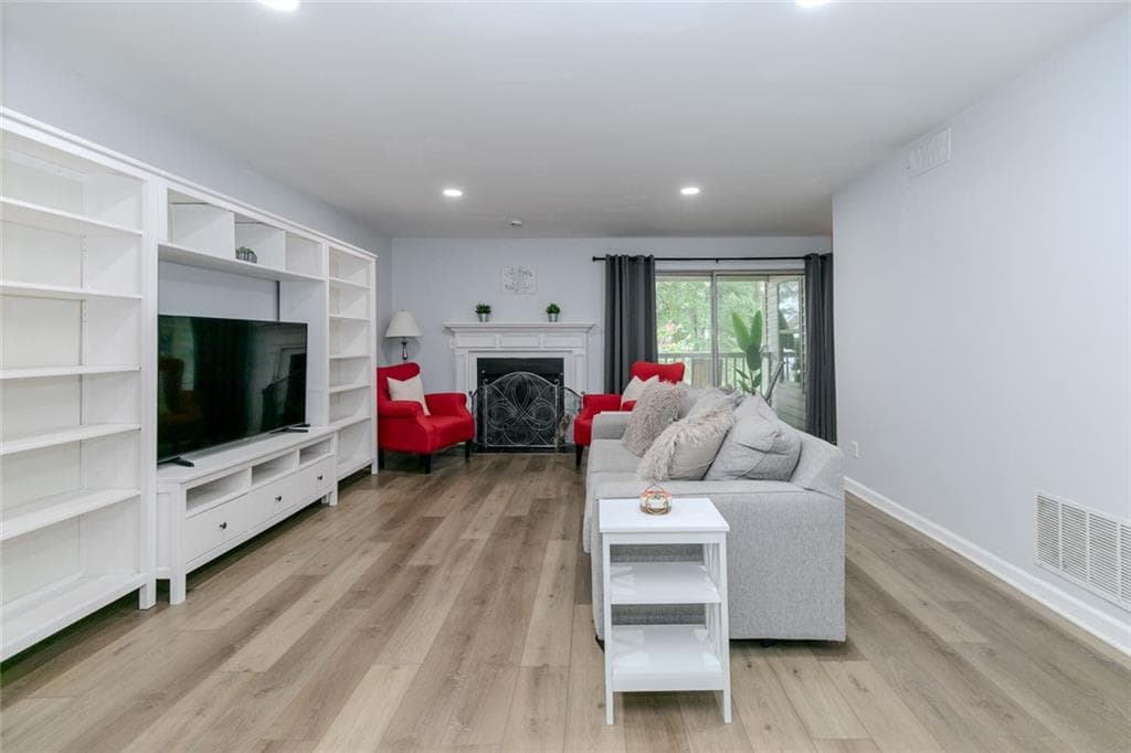 2 bedroom, 2 bathroom, 1,384 sq ft condominium for sale at 3058 Westwood Way, Alpharetta, GA 30004 — photo 6