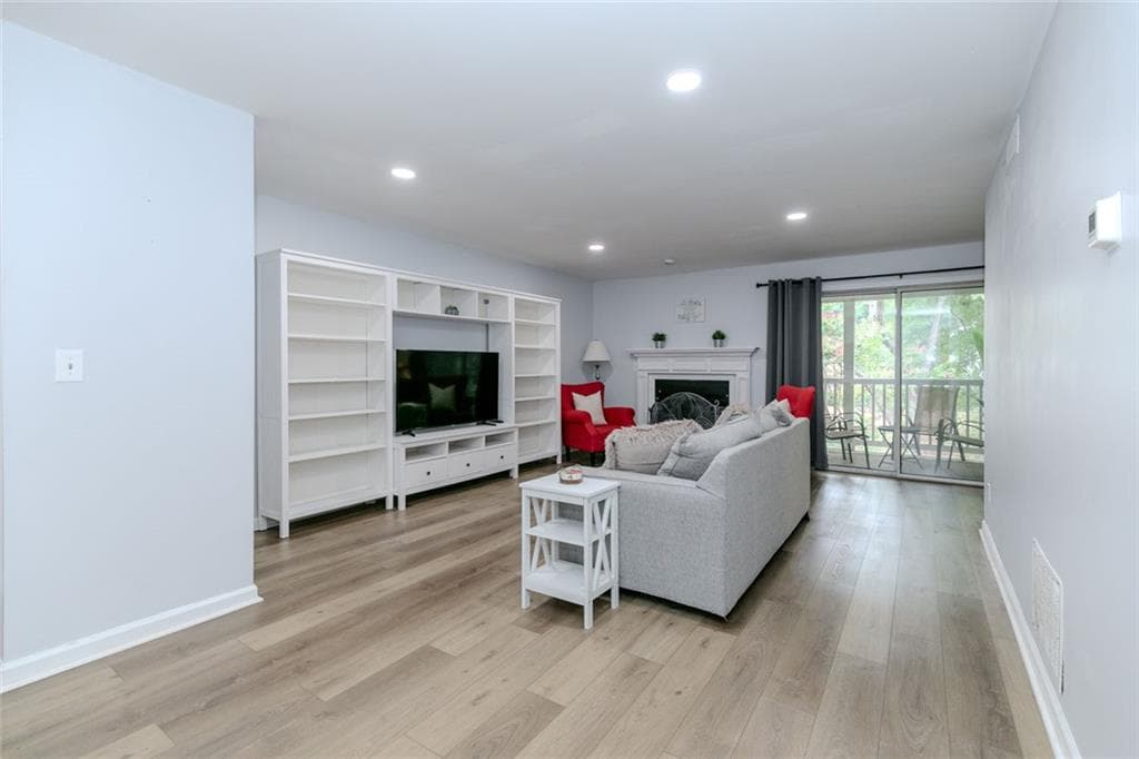 2 bedroom, 2 bathroom, 1,384 sq ft condominium for sale at 3058 Westwood Way, Alpharetta, GA 30004 — photo 7