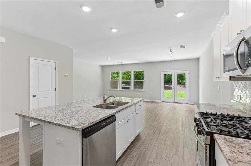 3 bedroom, 3 bathroom, 1,874 sq ft townhouse for sale at 6032 Harbor Landing Drive, Buford, GA 30518 — photo 4