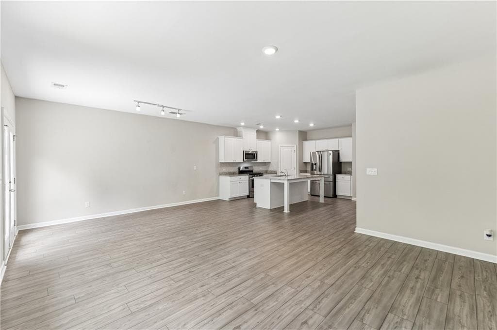 3 bedroom, 3 bathroom, 1,874 sq ft townhouse for sale at 6032 Harbor Landing Drive, Buford, GA 30518 — photo 6