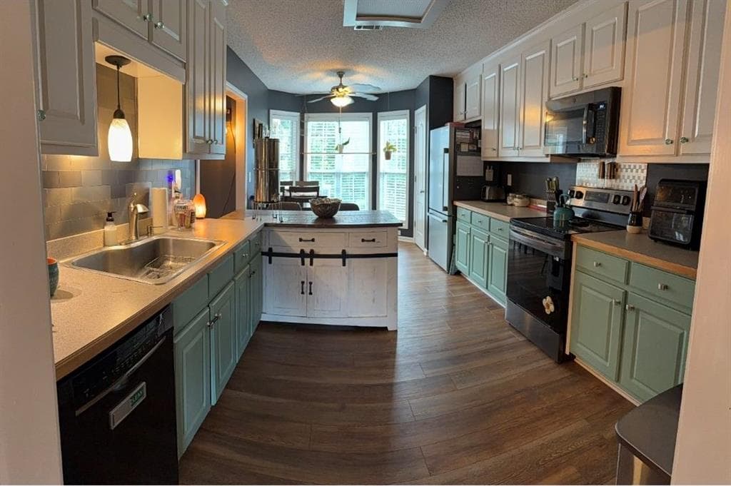 5 bedroom, 3 bathroom, 2,451 sq ft single family residence for sale at 18 J & J Drive, Lavonia, GA 30553 — photo 8