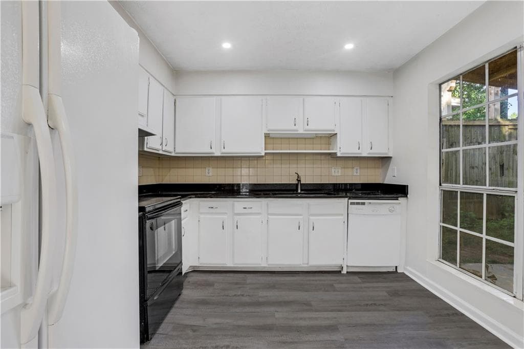 3 bedroom, 3 bathroom, 1,436 sq ft single family residence for rent at 6308 E Windsor Lane, Norcross, GA 30093 for $2,200 a month — photo 8