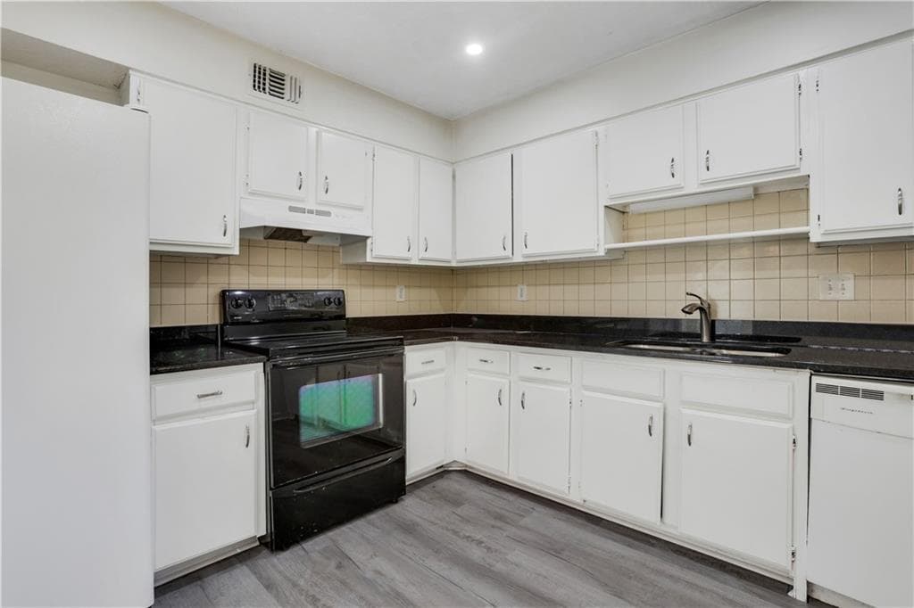 3 bedroom, 3 bathroom, 1,436 sq ft single family residence for rent at 6308 E Windsor Lane, Norcross, GA 30093 for $2,200 a month — photo 9