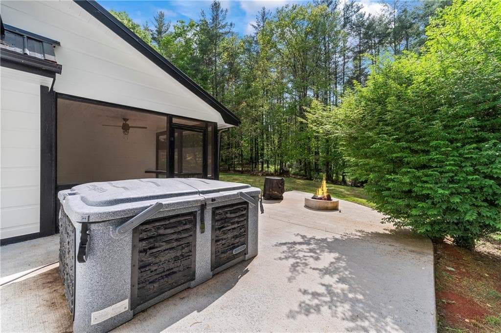 4 bedroom, 2 bathroom, 2,452 sq ft single family residence for sale at 435 Dogwood Way, Blue Ridge, GA 30513 — photo 7