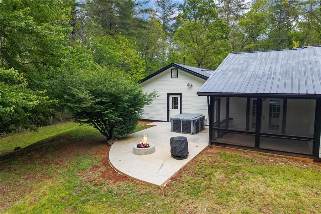 4 bedroom, 2 bathroom, 2,452 sq ft single family residence for sale at 435 Dogwood Way, Blue Ridge, GA 30513 — photo 4