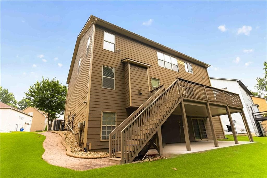 1 bedroom, 1 bathroom, 1,400 sq ft duplex for rent at 5541 Big Boat Drive, Atlanta, GA 30331 for $1,600 a month — photo 2