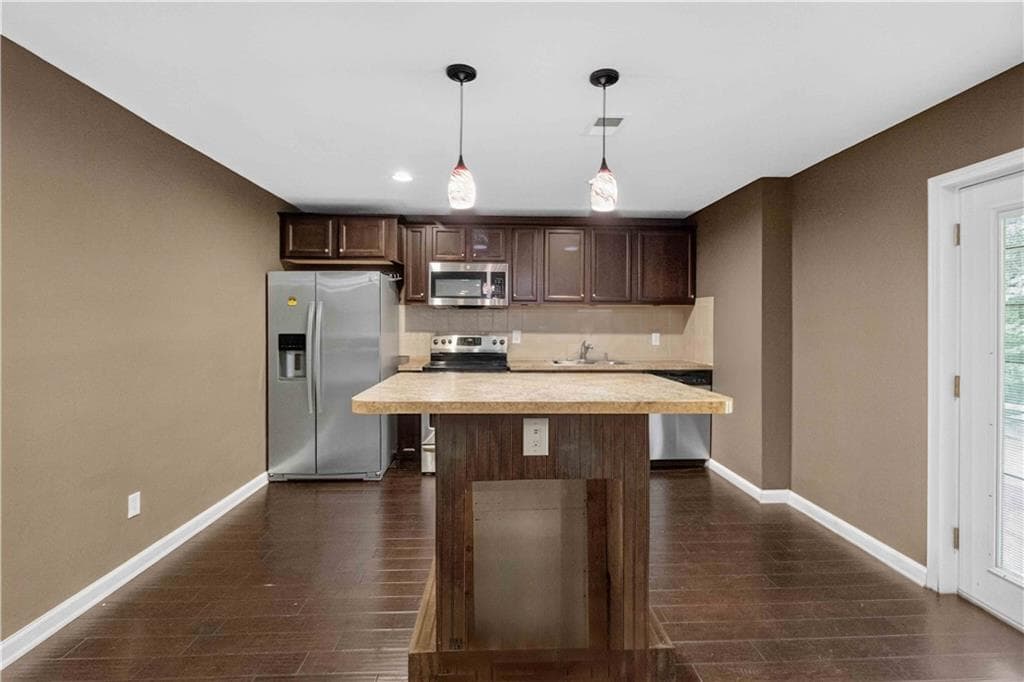 1 bedroom, 1 bathroom, 1,400 sq ft duplex for rent at 5541 Big Boat Drive, Atlanta, GA 30331 for $1,600 a month — photo 7