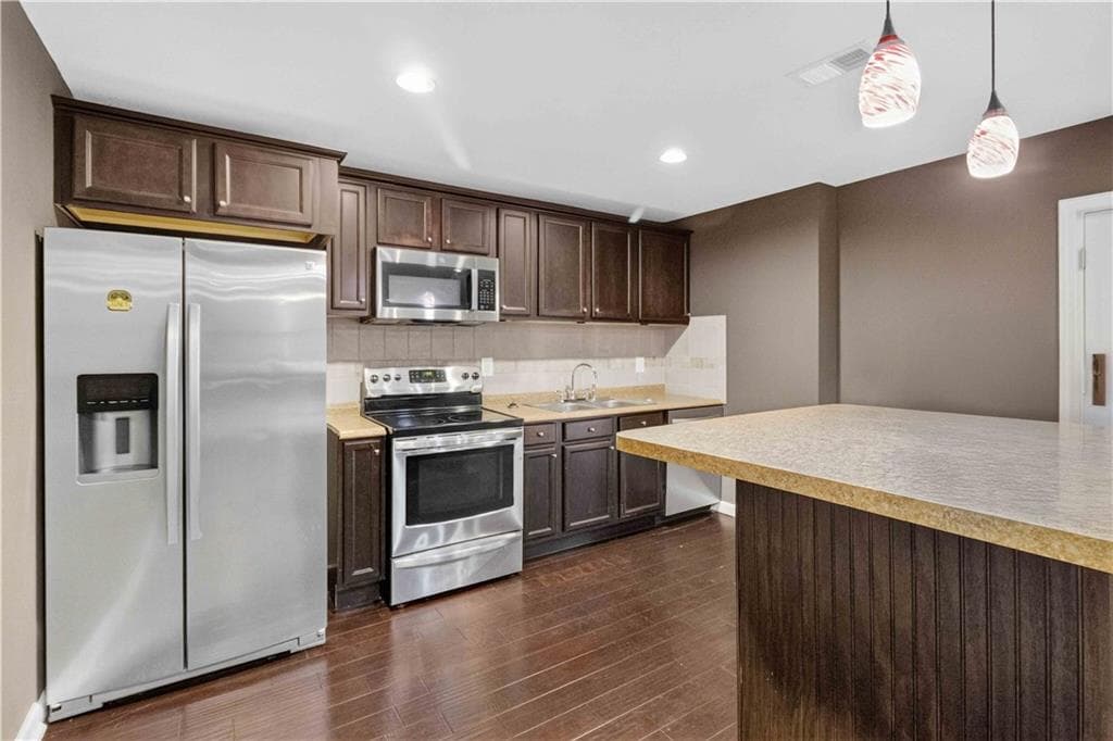 1 bedroom, 1 bathroom, 1,400 sq ft duplex for rent at 5541 Big Boat Drive, Atlanta, GA 30331 for $1,600 a month — photo 9