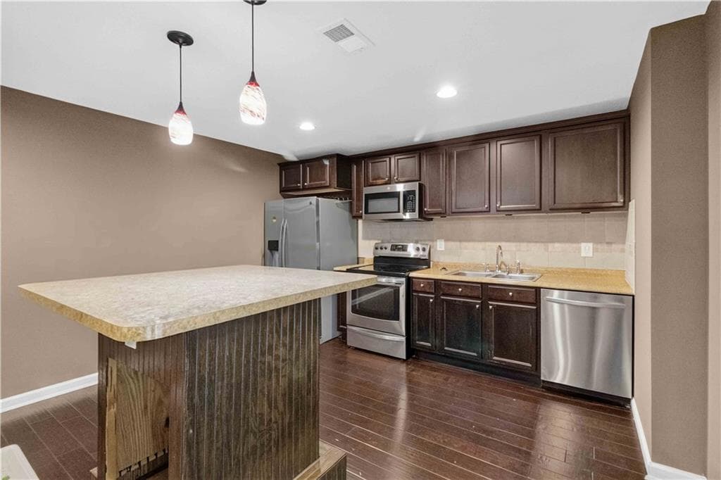 1 bedroom, 1 bathroom, 1,400 sq ft duplex for rent at 5541 Big Boat Drive, Atlanta, GA 30331 for $1,600 a month — photo 10