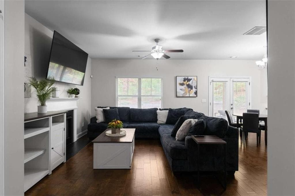4 bedroom, 3 bathroom, 2,102 sq ft single family residence for sale at 4142 Woodland Park Drive, Atlanta, GA 30331 — photo 4
