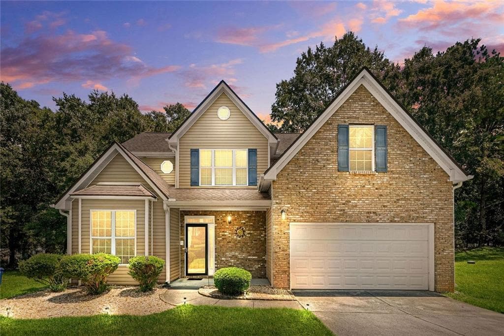 4 bedroom, 3 bathroom, 2,086 sq ft single family residence for sale at 2432 Temple View Drive, Snellville, GA 30078 — photo 2