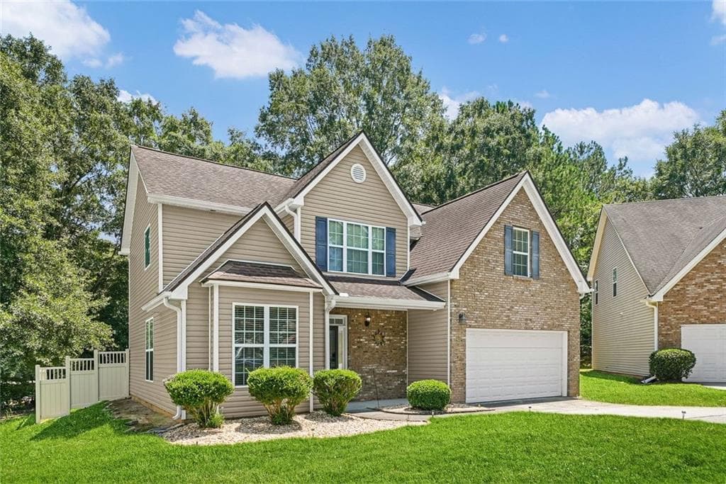 4 bedroom, 3 bathroom, 2,086 sq ft single family residence for sale at 2432 Temple View Drive, Snellville, GA 30078 — photo 4
