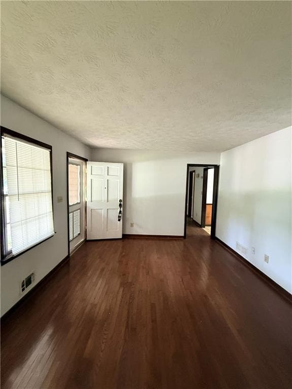 3 bedroom, 2 bathroom, 1,704 sq ft single family residence under contract at 3827 Sherwood Drive, Douglasville, GA 30135 — photo 8