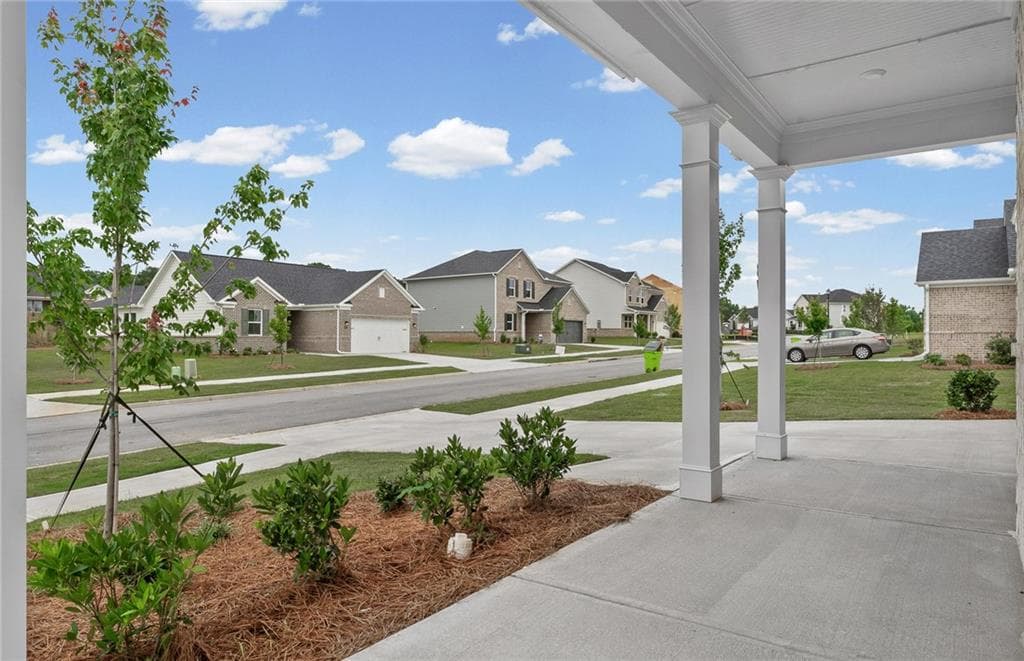4 bedroom, 2 bathroom, 1,802 sq ft single family residence for sale at 137 Kenney Way, Locust Grove, GA 30248 — photo 4