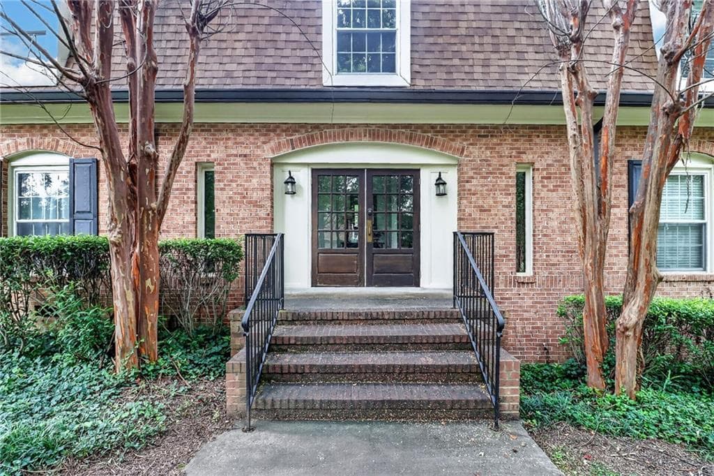 3 bedroom, 2 bathroom, 1,354 sq ft townhouse for sale at 1261 Lavista Road F-2, Atlanta, GA 30324 — photo 3