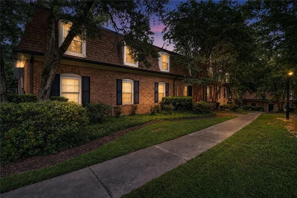3 bedroom, 2 bathroom, 1,354 sq ft townhouse for sale at 1261 Lavista Road F-2, Atlanta, GA 30324 — photo 4