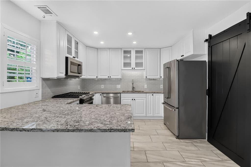 3 bedroom, 2 bathroom, 1,354 sq ft townhouse for sale at 1261 Lavista Road F-2, Atlanta, GA 30324 — photo 2