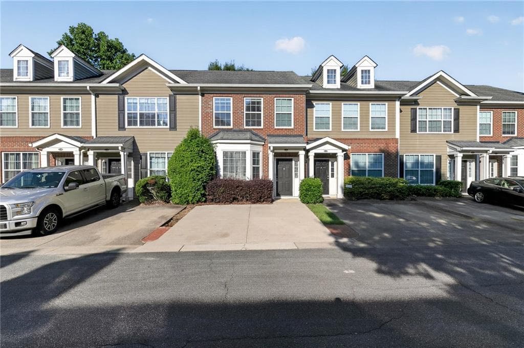 2 bedroom, 3 bathroom, 1,274 sq ft townhouse for rent at 2161 Del Lago Circle, Kennesaw, GA 30152 for $2,000 a month