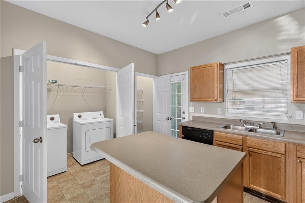 2 bedroom, 3 bathroom, 1,274 sq ft townhouse for rent at 2161 Del Lago Circle, Kennesaw, GA 30152 for $2,000 a month — photo 7