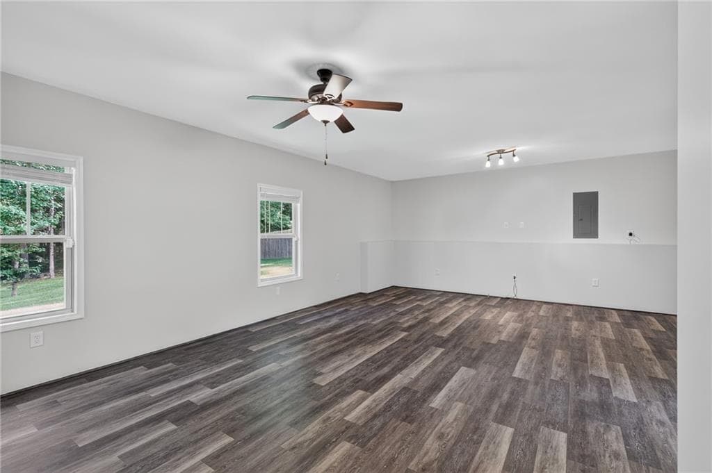 3 bedroom, 2 bathroom, 1,672 sq ft single family residence for sale at 199 Bridgemill Drive, Douglasville, GA 30134 — photo 3
