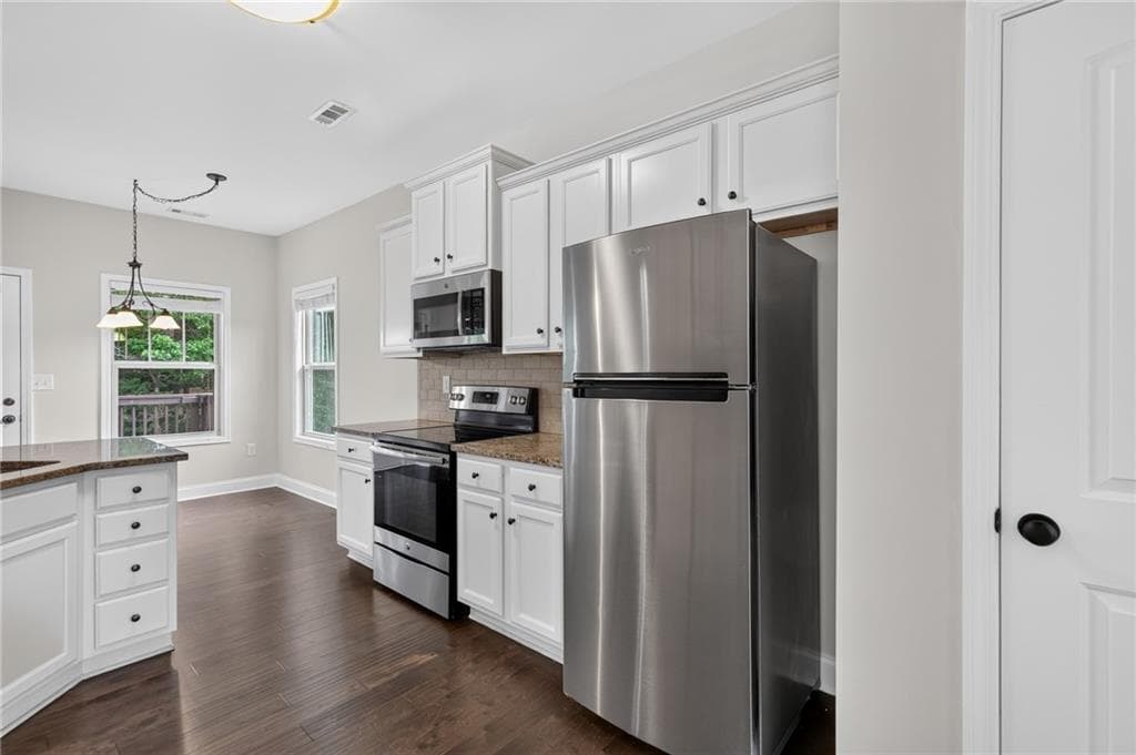 3 bedroom, 2 bathroom, 1,672 sq ft single family residence for sale at 199 Bridgemill Drive, Douglasville, GA 30134 — photo 6