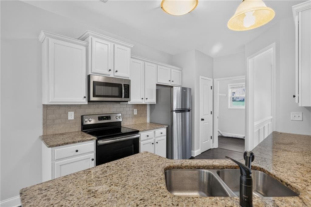 3 bedroom, 2 bathroom, 1,672 sq ft single family residence for sale at 199 Bridgemill Drive, Douglasville, GA 30134 — photo 9