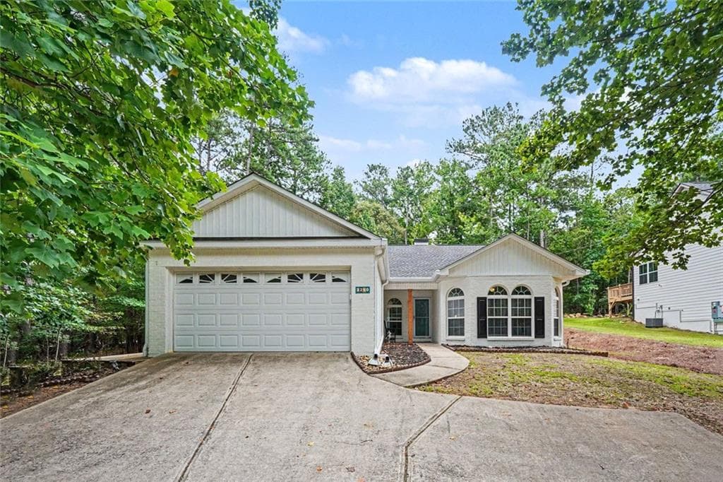 3 bedroom, 2 bathroom, 2,021 sq ft single family residence for sale at 3280 Greenhill Drive, Villa Rica, GA 30180 — photo 2