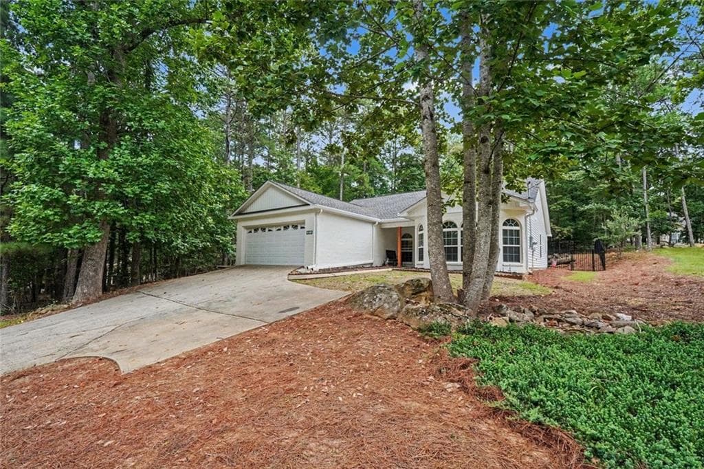 3 bedroom, 2 bathroom, 2,021 sq ft single family residence for sale at 3280 Greenhill Drive, Villa Rica, GA 30180 — photo 4