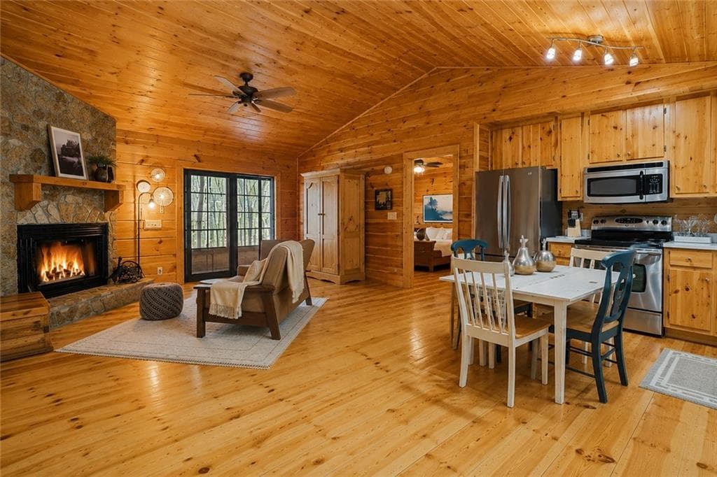 2 bedroom, 2 bathroom, 1,152 sq ft single family residence under contract at 266 Chimney Rock Road, Cherry Log, GA 30522 — photo 5
