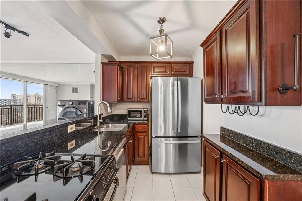 2 bedroom, 1 bathroom, 992 sq ft condominium for sale at 620 Peachtree Street 706, Atlanta, GA 30308 — photo 5