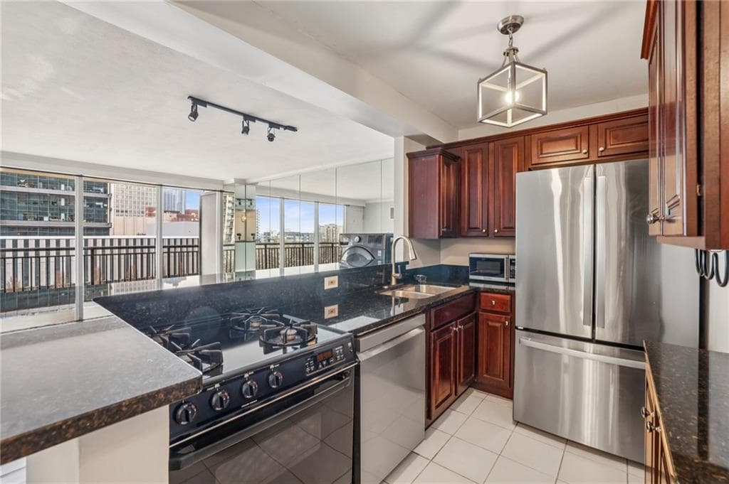 2 bedroom, 1 bathroom, 992 sq ft condominium for sale at 620 Peachtree Street 706, Atlanta, GA 30308 — photo 7