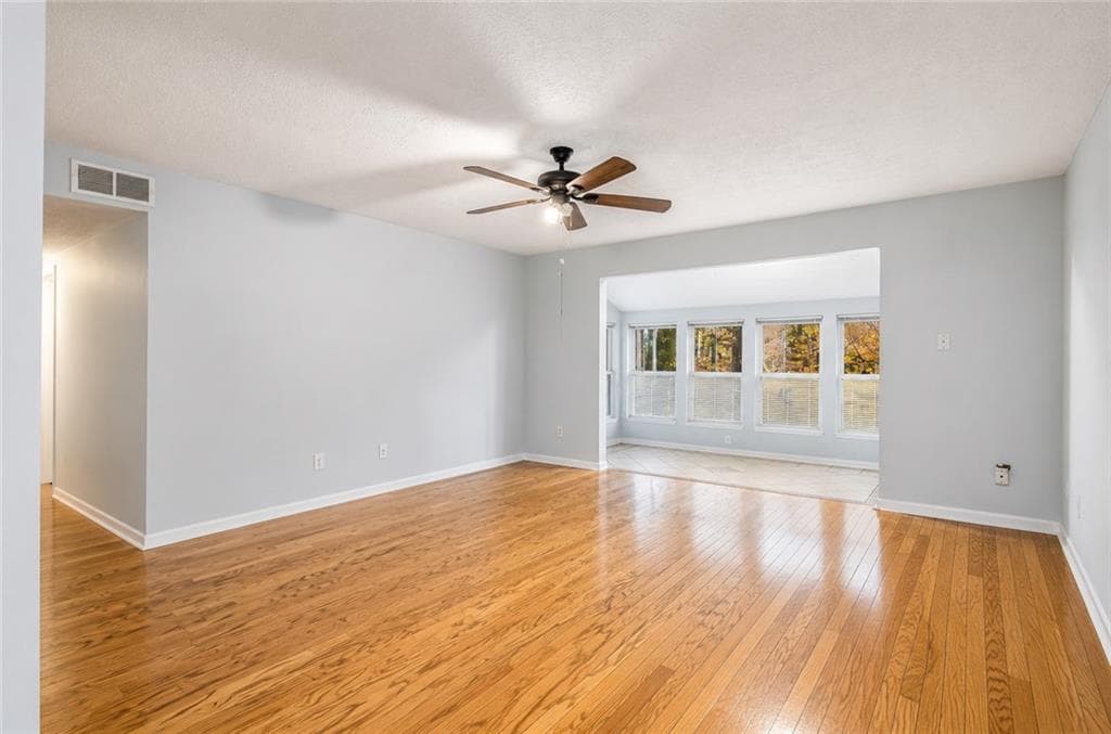 2 bedroom, 1 bathroom, 1,051 sq ft condominium for sale at 5143 Roswell Road 8, Sandy Springs, GA 30342 — photo 8