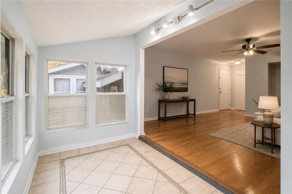 2 bedroom, 1 bathroom, 1,051 sq ft condominium for sale at 5143 Roswell Road 8, Sandy Springs, GA 30342 — photo 9