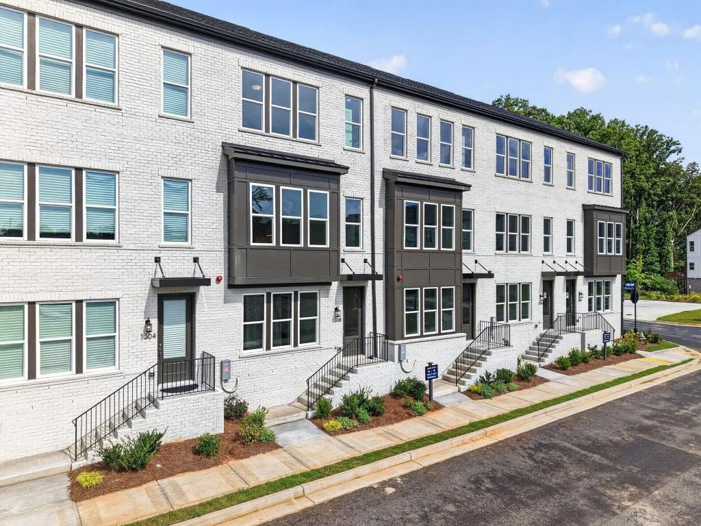 3 bedroom, 4 bathroom, 1,919 sq ft townhouse for rent at 1308 Koa Court, Smyrna, GA 30080 for $3,800 a month — photo 2