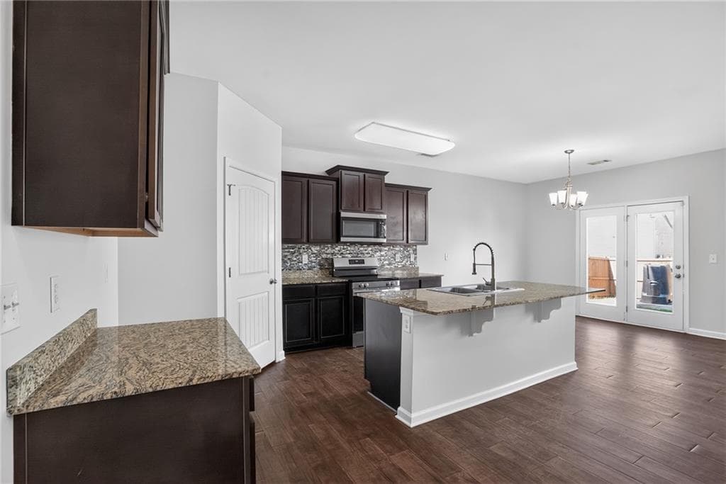 5 bedroom, 3 bathroom, 3,044 sq ft single family residence under contract at 1961 Osprey Drive, Hampton, GA 30228 — photo 8