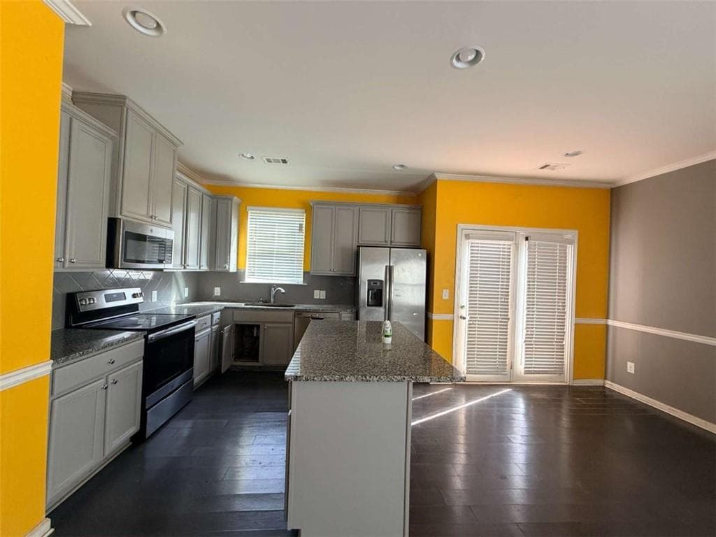 3 bedroom, 3 bathroom, 1,484 sq ft townhouse for sale at 2352 Rolling Trail, Lithonia, GA 30058 — photo 3