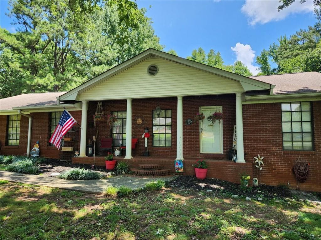 5 bedroom, 3 bathroom, 3,788 sq ft single family residence under contract at 6522 Cook Drive, Lithia Springs, GA 30122 — photo 3