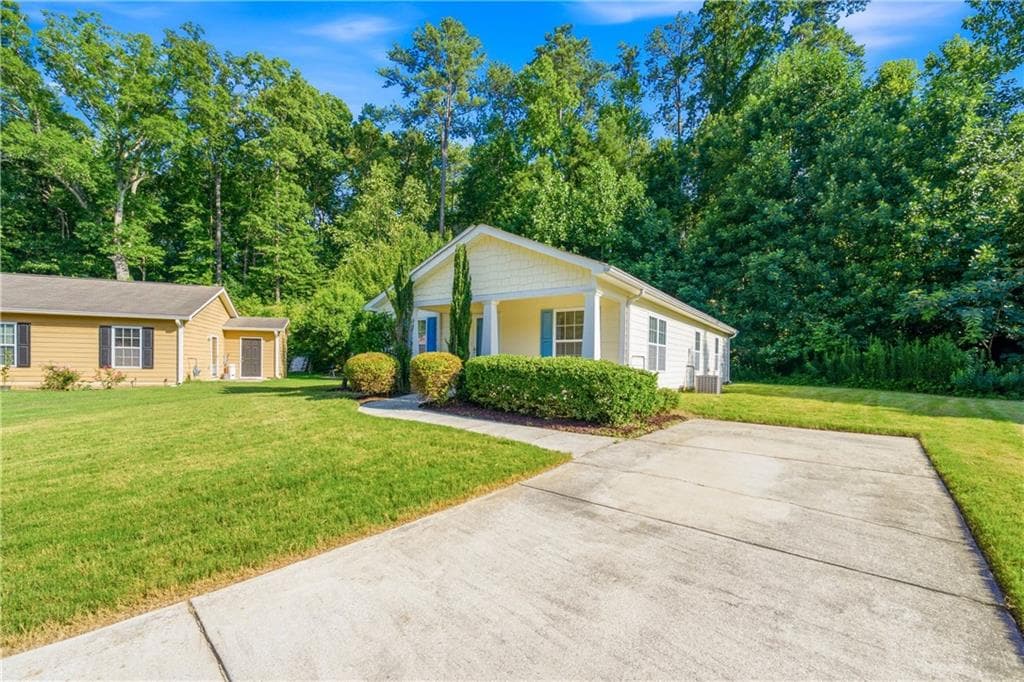 3 bedroom, 2 bathroom, 1,343 sq ft single family residence for sale at 6955 Satterlee Woods Lane, Austell, GA 30168 — photo 2