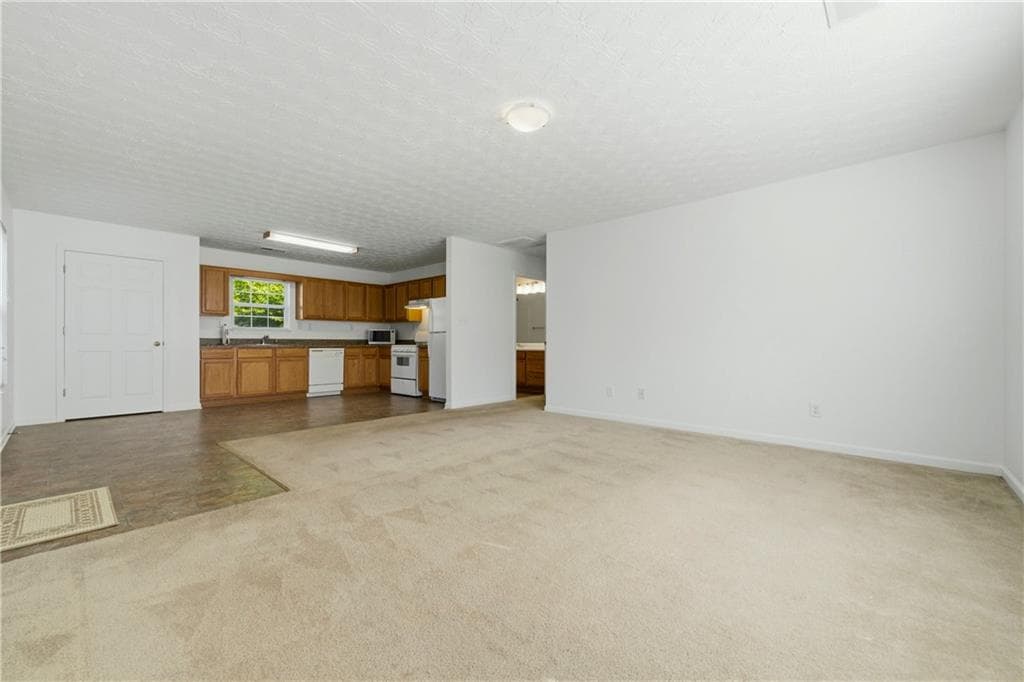 3 bedroom, 2 bathroom, 1,343 sq ft single family residence for sale at 6955 Satterlee Woods Lane, Austell, GA 30168 — photo 5