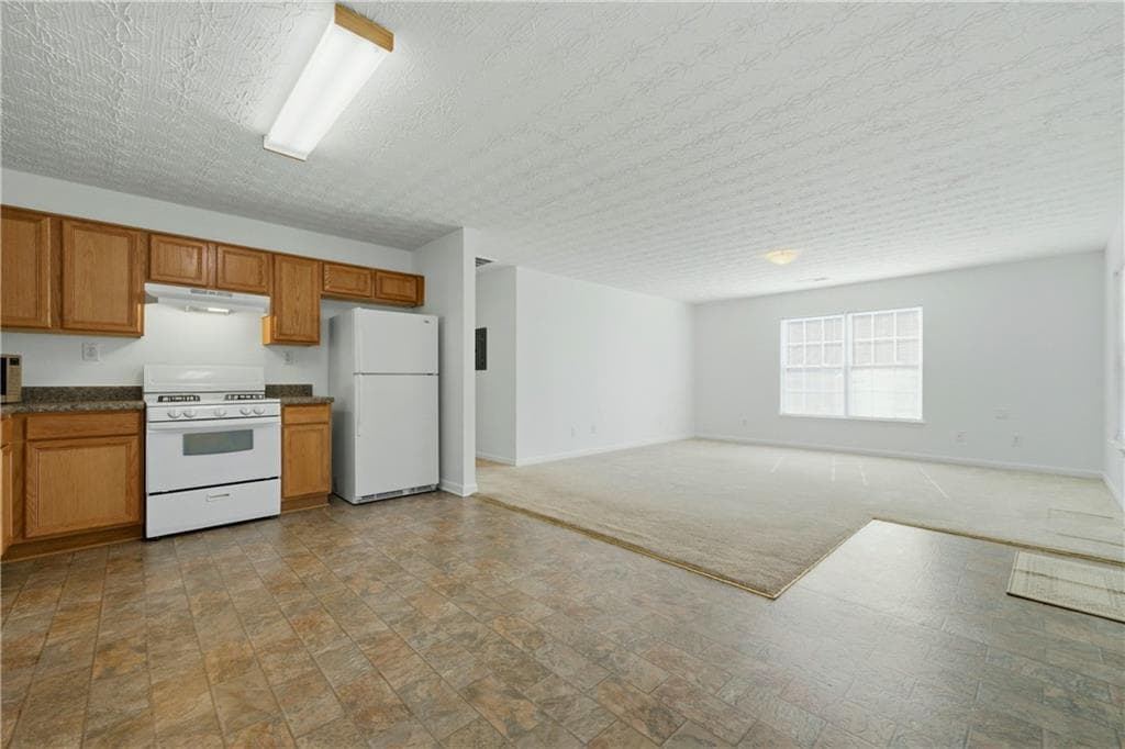 3 bedroom, 2 bathroom, 1,343 sq ft single family residence for sale at 6955 Satterlee Woods Lane, Austell, GA 30168 — photo 9