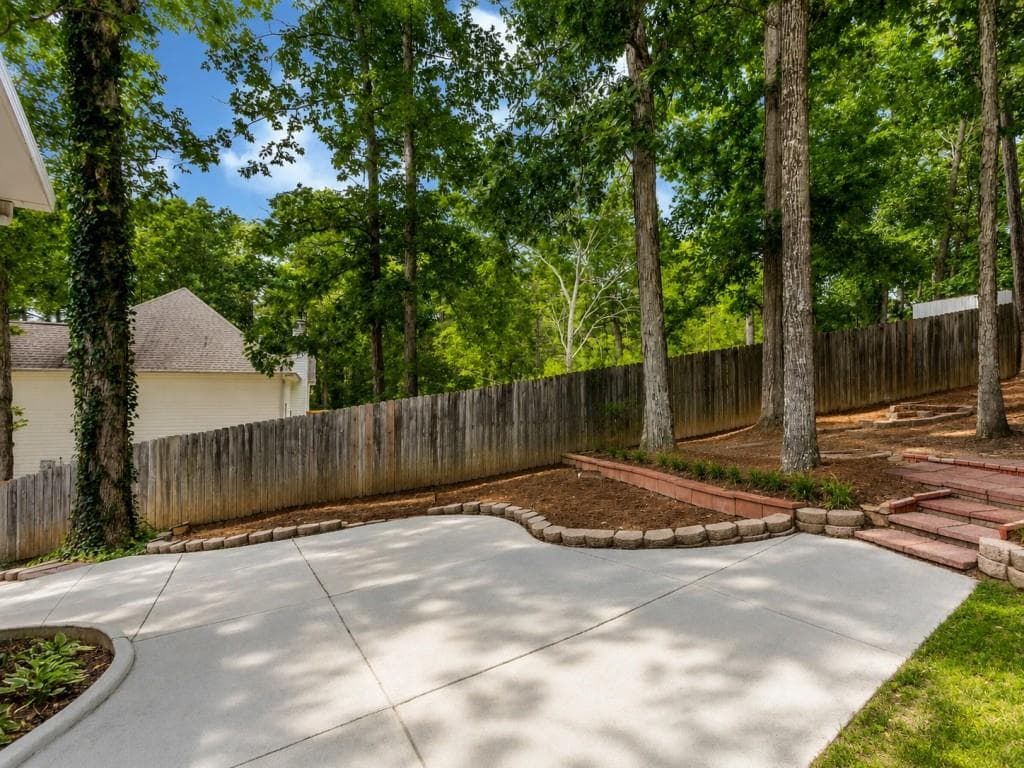 4 bedroom, 3 bathroom, 1,863 sq ft single family residence under contract at 3080 Autumn Woods Court, Douglasville, GA 30135 — photo 6
