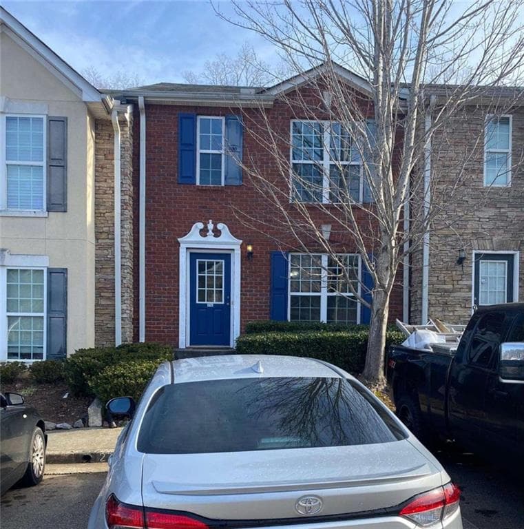 3 bedroom, 3 bathroom, 1,372 sq ft townhouse under contract at 2752 Valley Green Drive, Gainesville, GA 30504