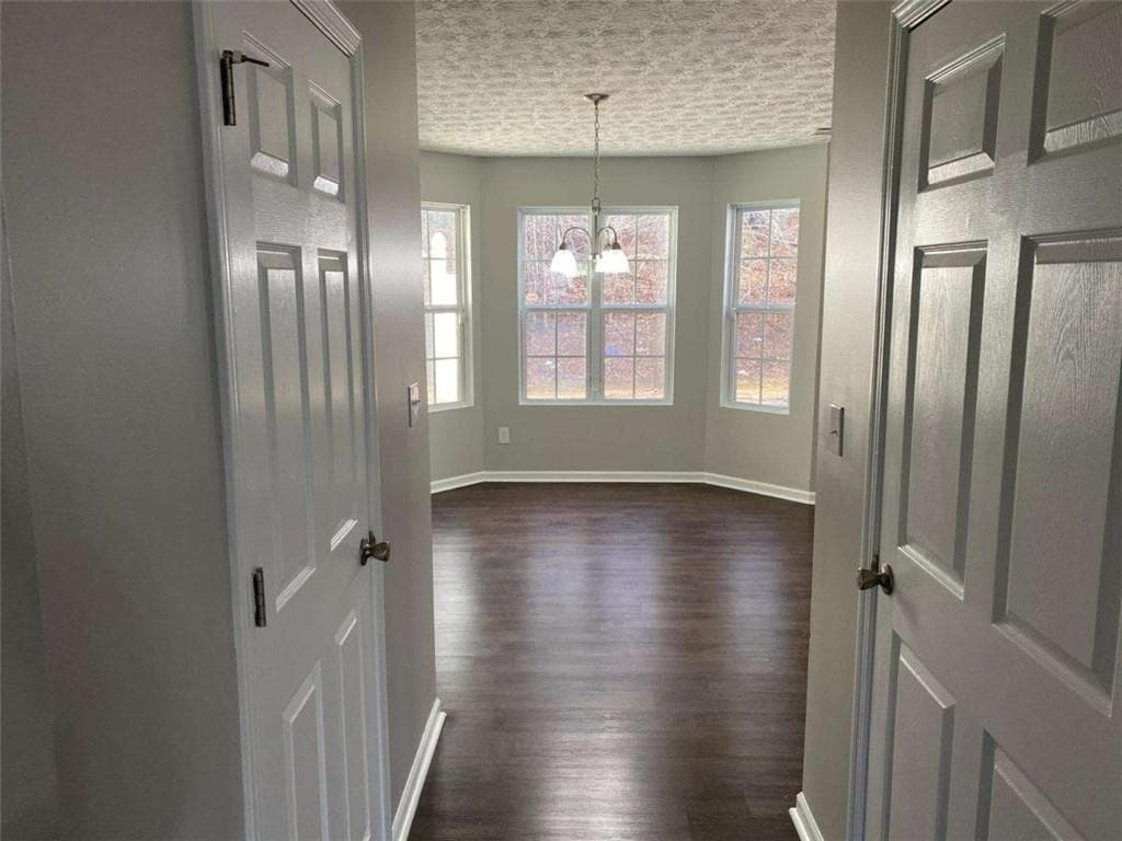 3 bedroom, 3 bathroom, 1,372 sq ft townhouse under contract at 2752 Valley Green Drive, Gainesville, GA 30504 — photo 2