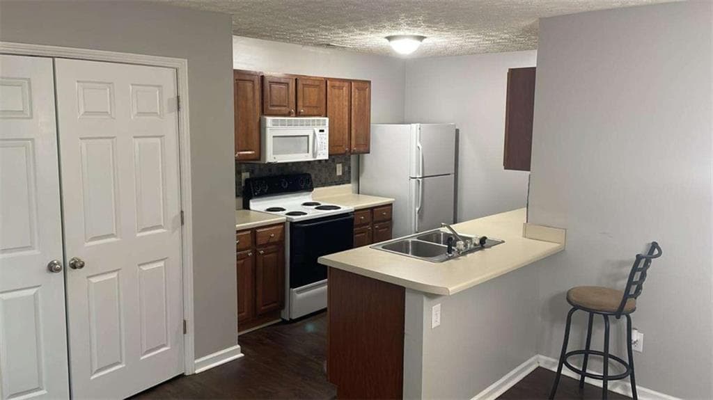3 bedroom, 3 bathroom, 1,372 sq ft townhouse under contract at 2752 Valley Green Drive, Gainesville, GA 30504 — photo 5